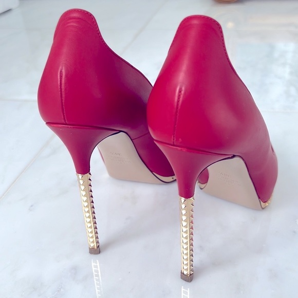 Classic Valentino open toe pumps with gold heels. - Picture 5 of 5